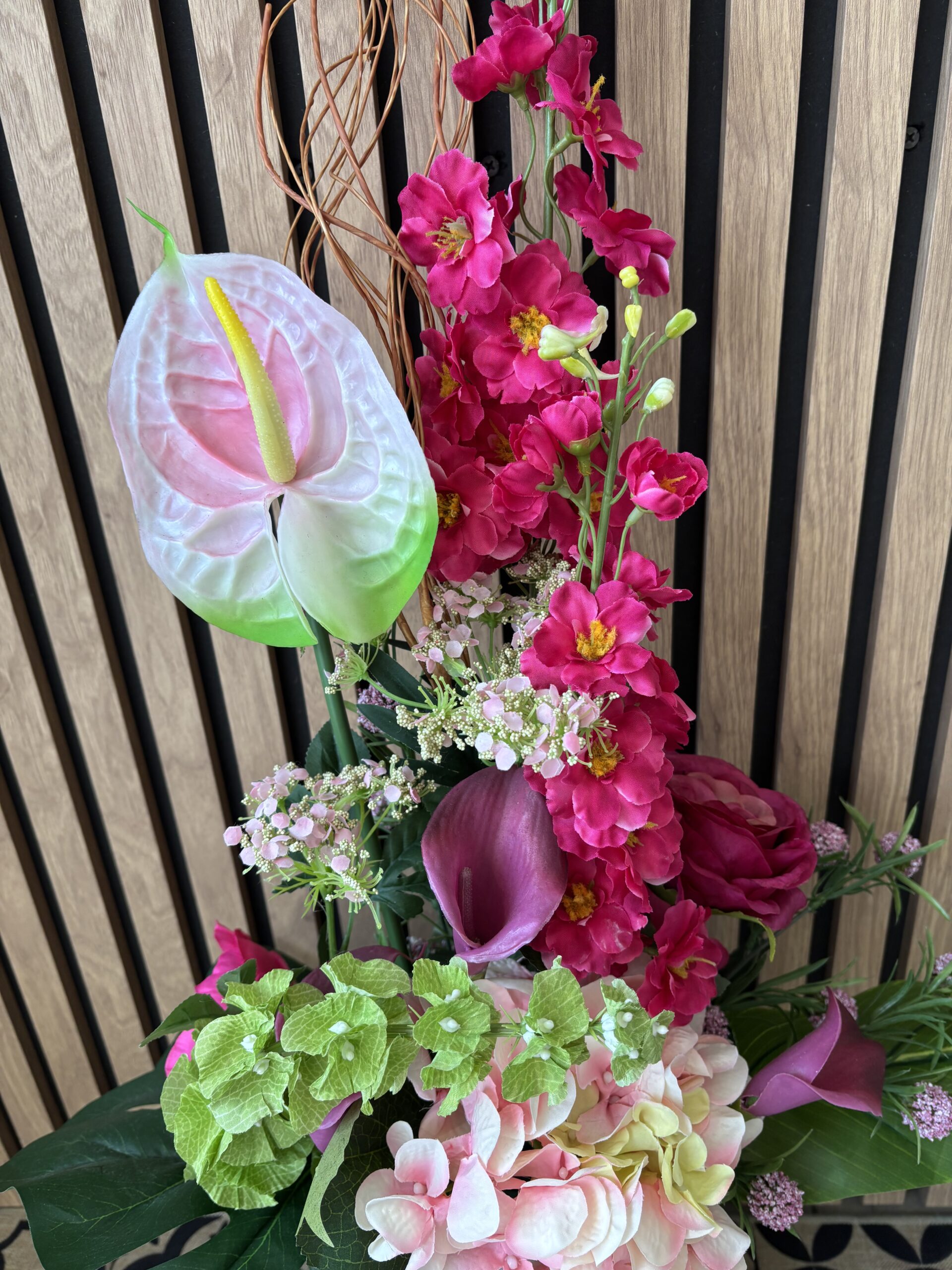 fleurs artificielles funéraires roses et fuchsia pour composition en cône