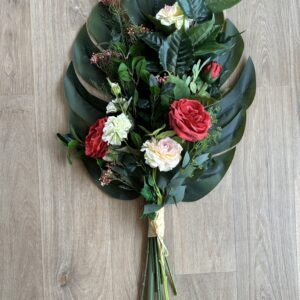 Gerbe funéraire artificielle roses rouges et crème Pompes funèbres Le Rheu